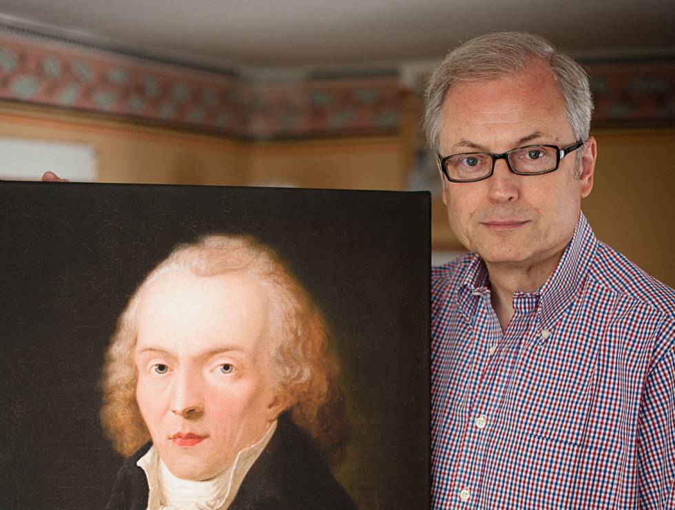 „Schatz und Jean Paul": Hans-Jürgen Schatz mit dem Jean Paul-Porträt von Heinrich Pfenninger (1798) (Foto: © Eric Waha)  